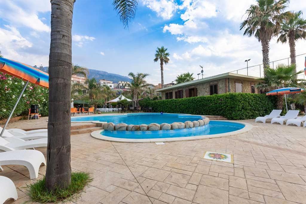 Il Geranio - Resort & Suites แอคเควโดลชิ ภายนอก รูปภาพ