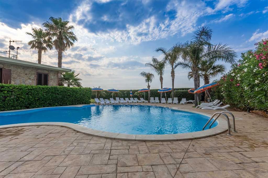 Il Geranio - Resort & Suites แอคเควโดลชิ ภายนอก รูปภาพ